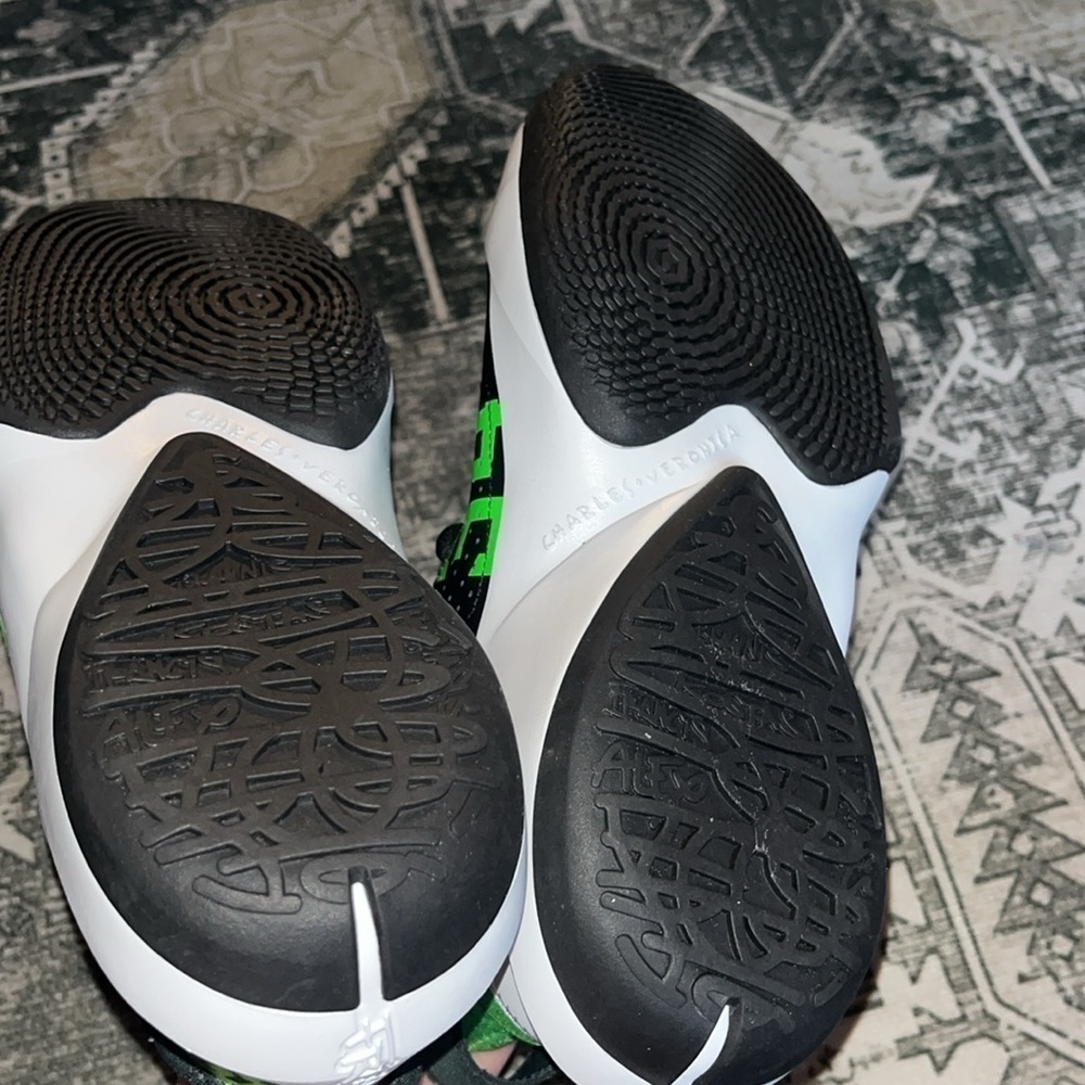 Nike kids or men’s Zoom Freak 2 Naija size 7 - Picture 8 of 9